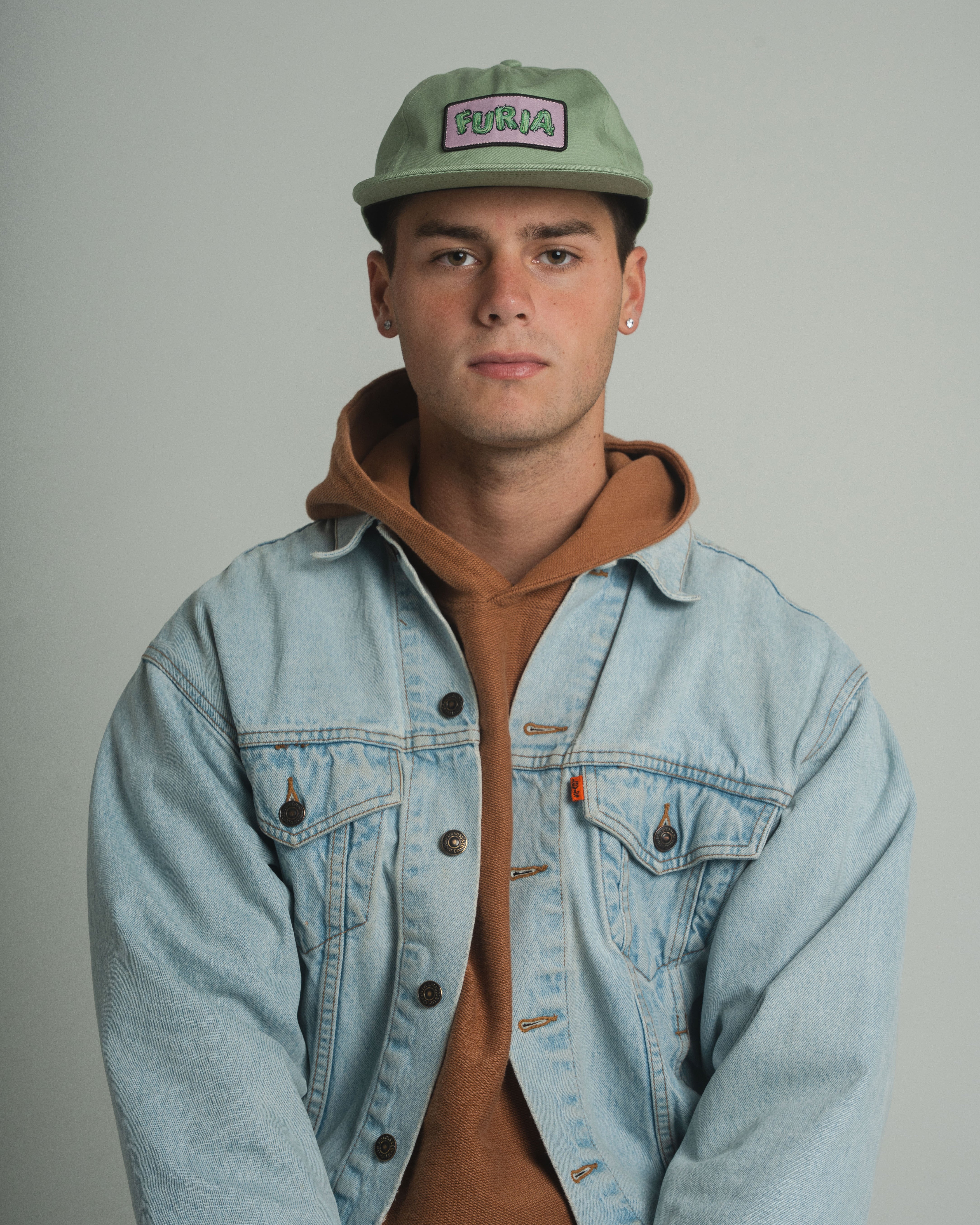 FURIAGEAR GORRA LOGO FURIA VERDE FONDO ROSADO COLOR SAGE