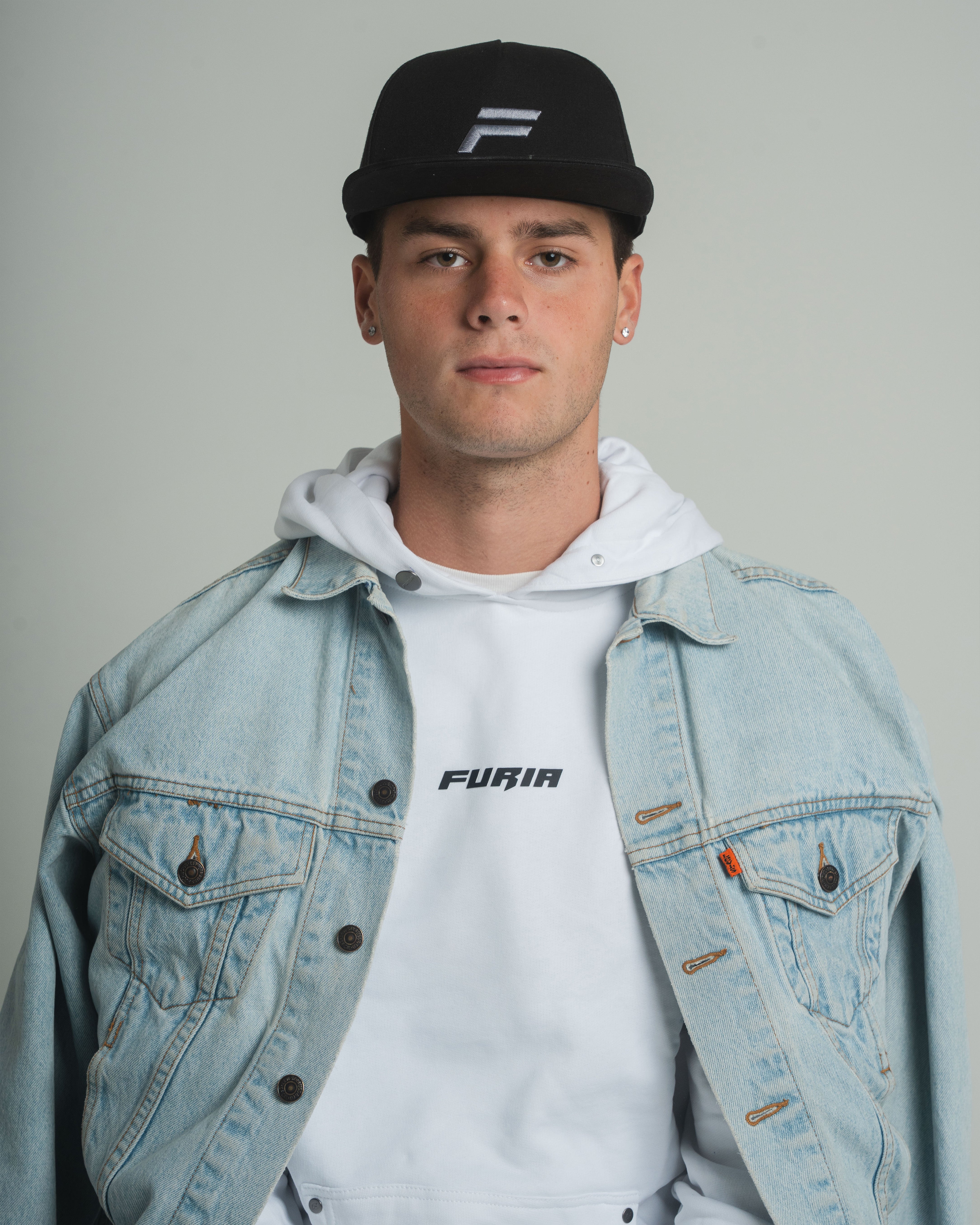 FURIAGEAR GORRA LOGO FURIA LETRAS BLANCAS FONDO NEGRO COLOR NEGRO