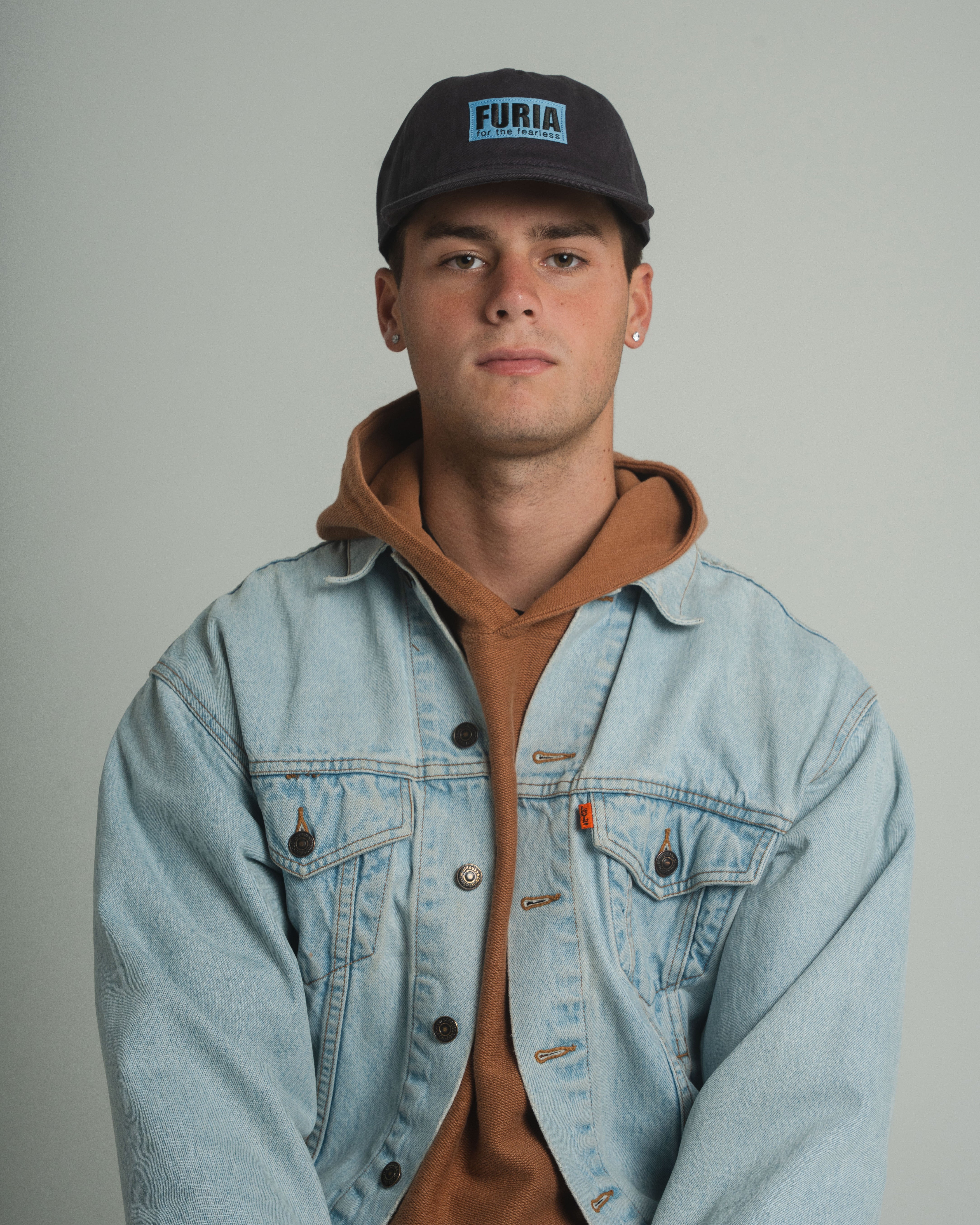 FURIAGEAR GORRA LOGO FURIA LETRAS NEGRAS FONDO AZUL CLARO COLOR NAVY