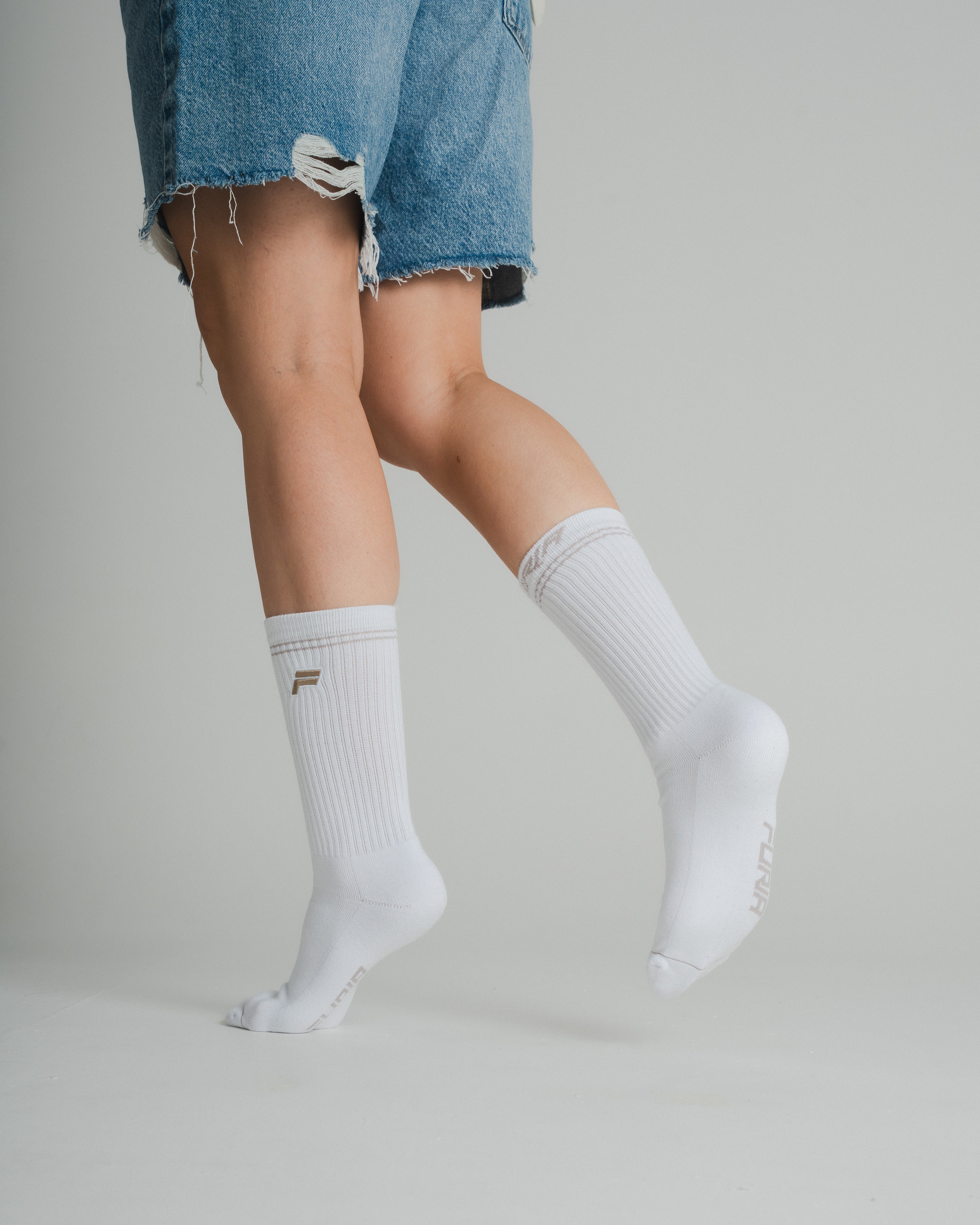 FURIAGEAR BASIC LONG WHITE SOCKS