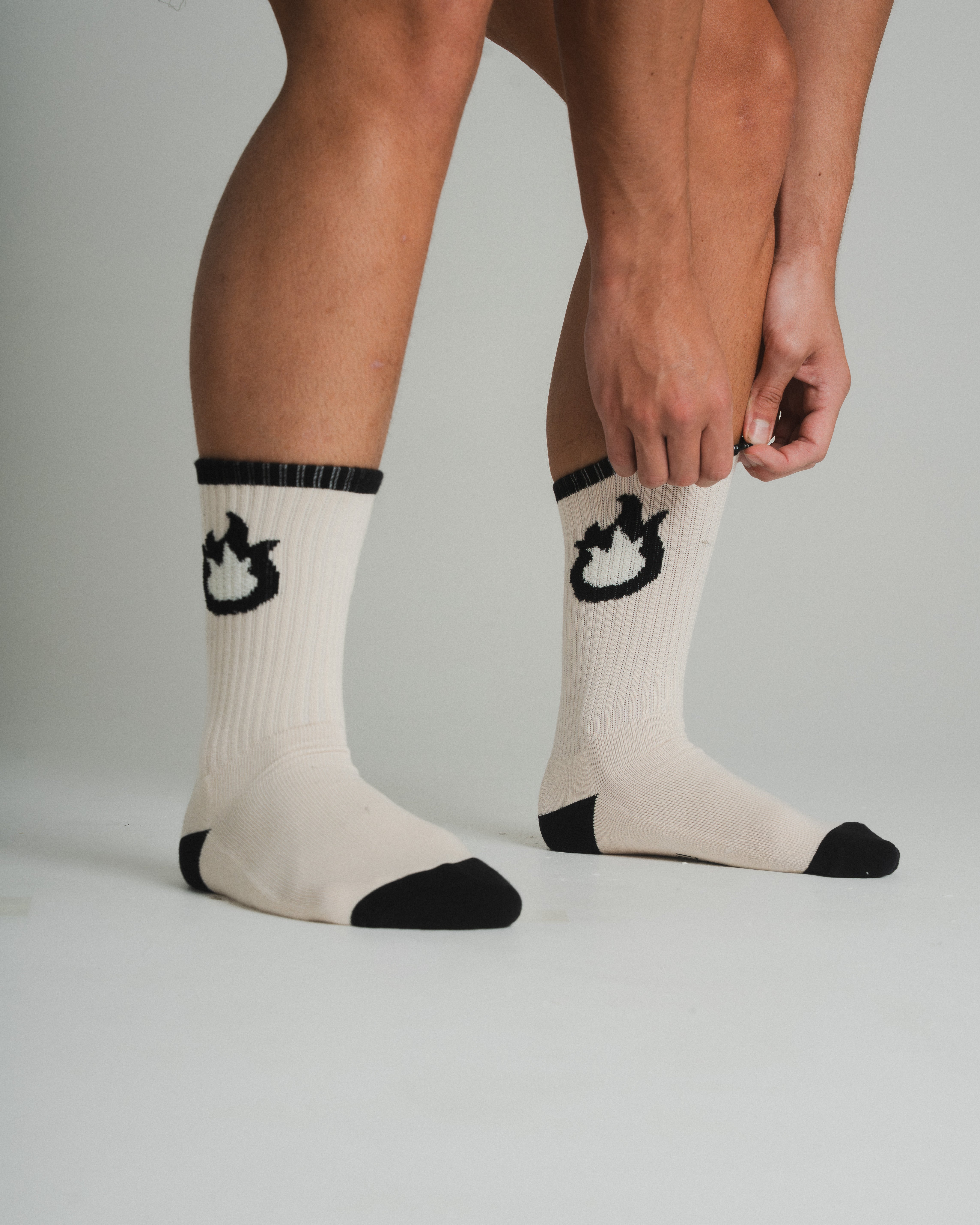 FLUFFLY FIRE SOCKS LONG WHITE